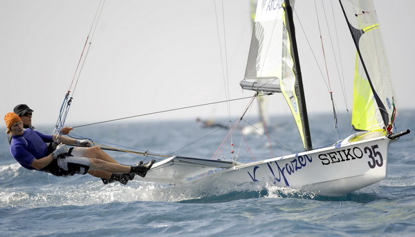 Zadar, 040909.
Europsko prvenstvo u jedrenju za klasu 49er 2009.
Dan kakav pravi jedrlicar moze samo pozeljeti. U zadarskom kanalu jugo preko 20 cvorova. jedrio se peti dan europskog prvenstva u jedrenju za klasu 49er. Odvozila su se cak 4 plova.
Na slici