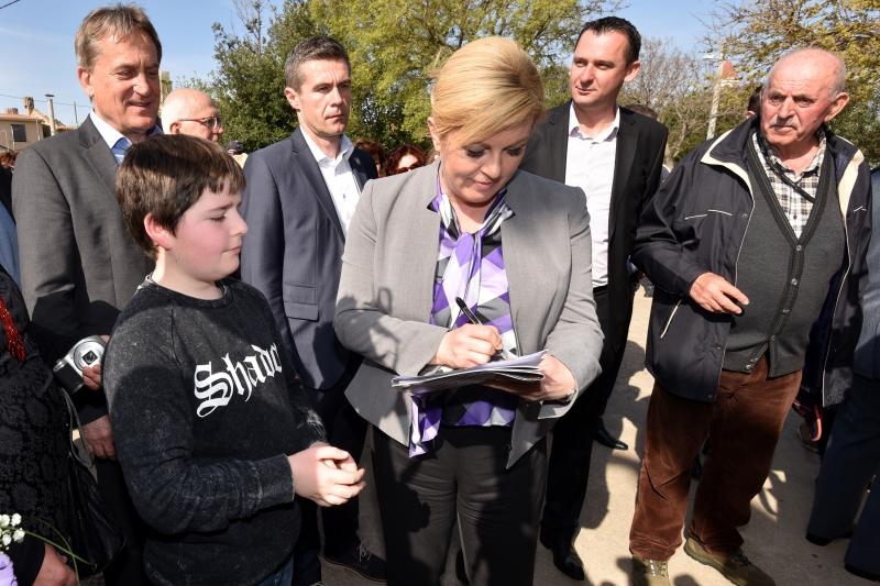 Predsjednica Grabar Kitarović posjetila otok Molat. Foto: Dino Stanin/PIXSELL