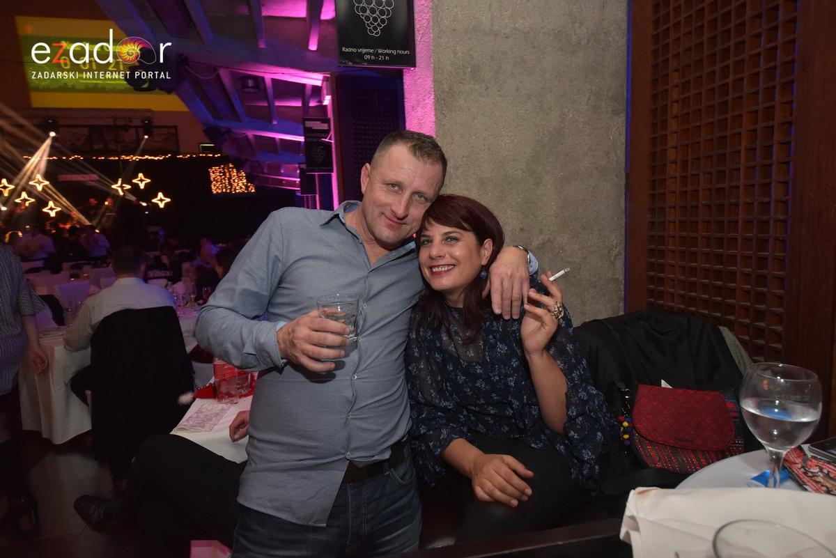 Tisuće Zadrana uživalo na krcatom Narodnom trgu i Tgu Petra Zoranića uz Tomislava Bralića i klapu Intrade Tisuće Zadrana uživalo na krcatom Narodnom trgu i Tgu Petra Zoranića uz Tomislava Bralića i klapu Intrade