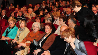 Zadar, 11.04.2013. snimio: Nenad Marčev
dramska pretplata
GRADSKO KAZALIŠTE MLADIH SPLIT
Redatelj: Ivan Leo Lemo
Krčma, alkar, duga
po motivima pripovjedaka Dinka Šimunovića
igraju: Ana Gruica, Belmondo Miliša, Slavko Sobin,
Ivo Perkušić, Zadar, 11.04.2013. snimio: Nenad Marčev
dramska pretplata
GRADSKO KAZALIŠTE MLADIH SPLIT
Redatelj: Ivan Leo Lemo
Krčma, alkar, duga
po motivima pripovjedaka Dinka Šimunovića
igraju: Ana Gruica, Belmondo Miliša, Slavko Sobin,
Ivo Perkušić,