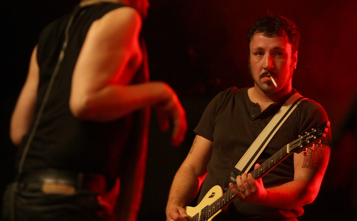 Zadar, 230612.
Drugu vecer 2.JUMF festivala koji se odrzava u Zadru na Kapetanskom, nastupili su Goran Bare i Majke. U nastupu vinkovacke grupe uzivala je mnogobrojna publika.
Foto: Andrija Lucic / CROPIX