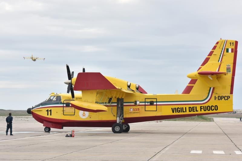 U sklopu Medjunarodne konferencije o gasenju pozara iz zraka (Aerial Firefighting Conference), u zrakoplovnoj bazi HRZ Zemunik odrzala se pokazna vjezba na kojoj su sudjelovali protupozarni avioni i helikopteri iz sastava 93. zrakoplovne baze u Zemuniku, U sklopu Medjunarodne konferencije o gasenju pozara iz zraka (Aerial Firefighting Conference), u zrakoplovnoj bazi HRZ Zemunik odrzala se pokazna vjezba na kojoj su sudjelovali protupozarni avioni i helikopteri iz sastava 93. zrakoplovne baze u Zemuniku,
