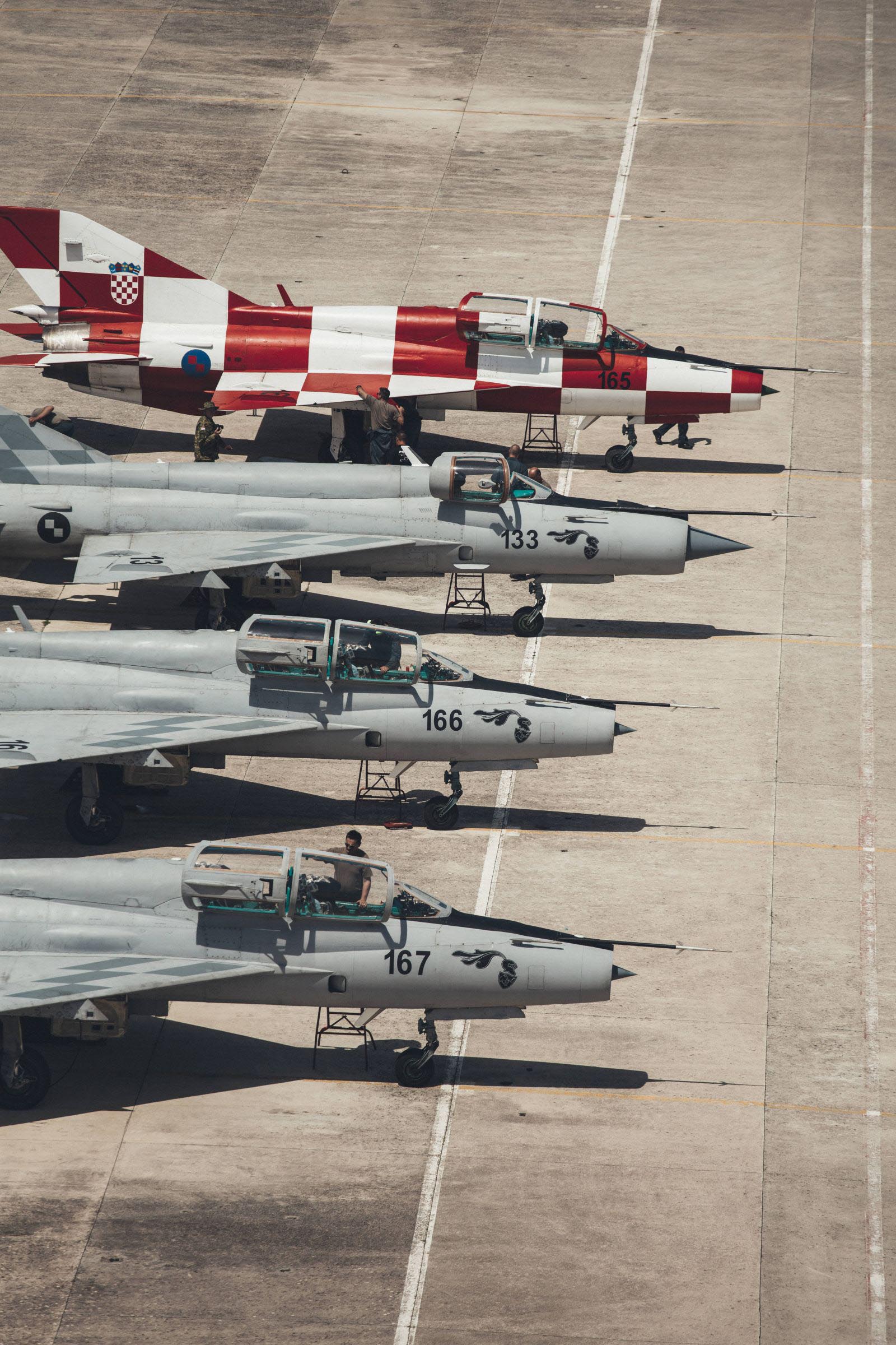 Pozdravni prelet MiG-ova iznad zadarskog kanala Pozdravni prelet MiG-ova iznad zadarskog kanala