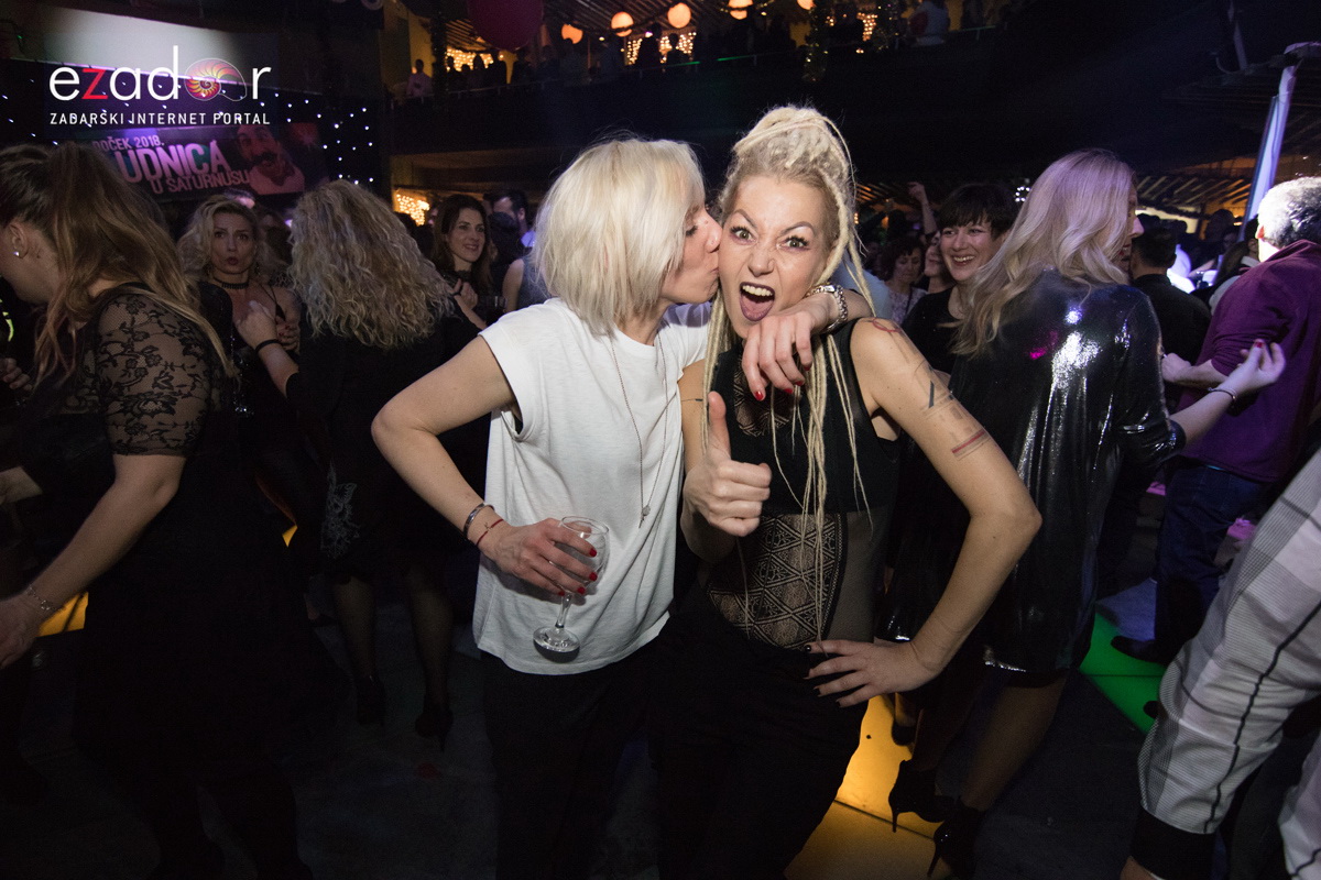 Ludnica u Saturnusu: Najbolji doček u svemiru i šire Ludnica u Saturnusu: Najbolji doček u svemiru i šire