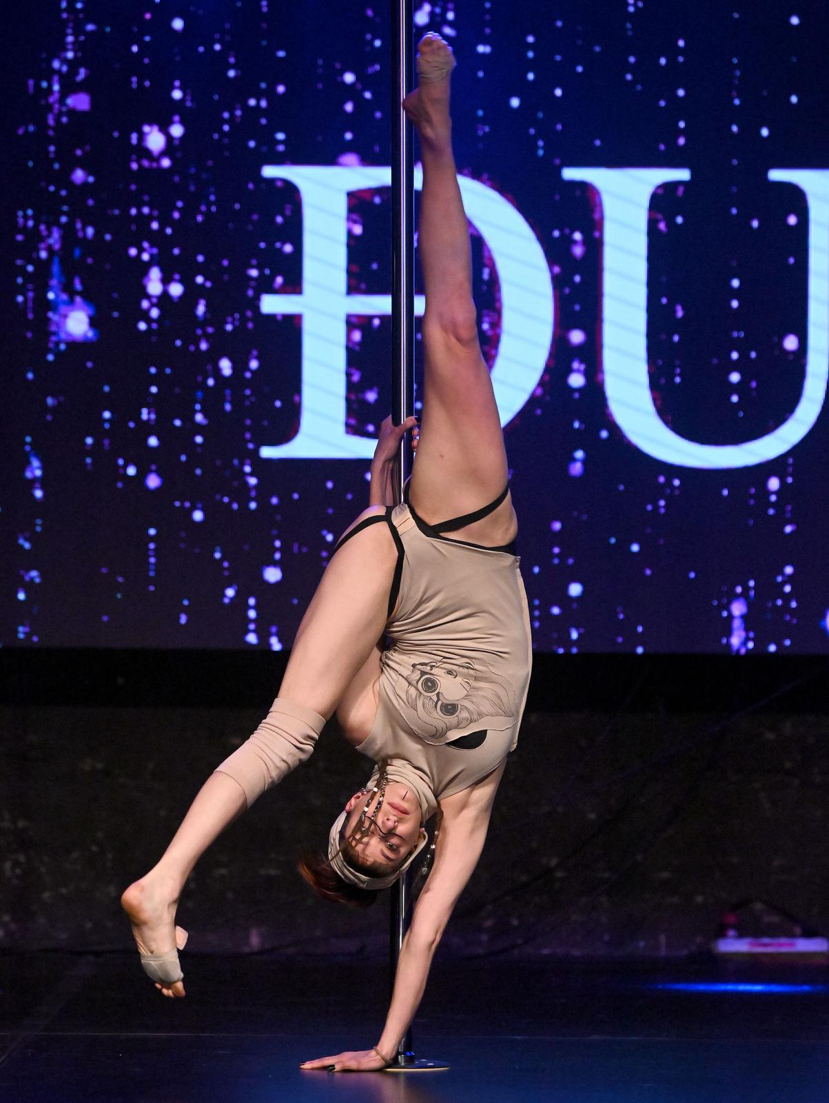 Boogaloo klub: Pole Dance Showcase