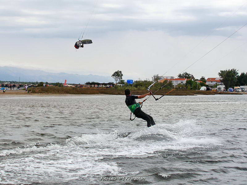 Kite surferi guštaju u Ninu