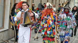 Povorka karnevalske skupine “Sovinjski pusti”