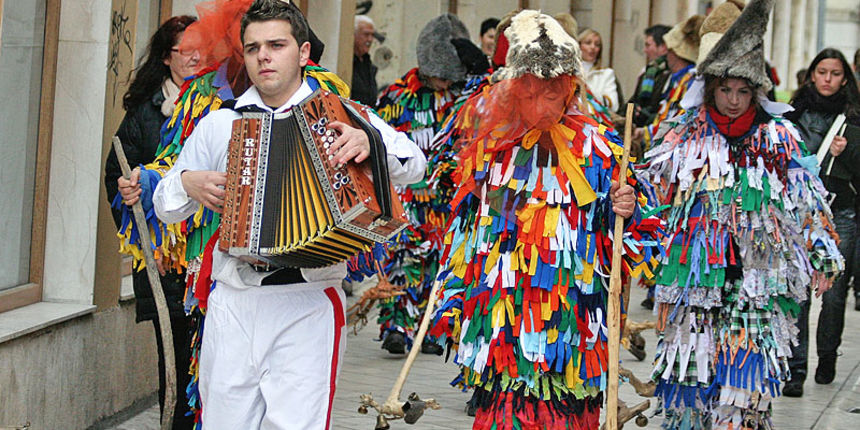 Povorka karnevalske skupine “Sovinjski pusti”