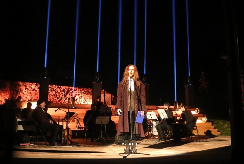 Sibenik – U noci muzeja u Sibeniku svecano je otvorena uredjena tvrdjava Barone. Cestitku za otvaranje uputio je i Jaksa Puljiz, zamjenik ministra regionalnog razvoja i fondova Europske unije. Svjetlosna igra laserskih zraka simbolicno je povezala tvrdjav Sibenik – U noci muzeja u Sibeniku svecano je otvorena uredjena tvrdjava Barone. Cestitku za otvaranje uputio je i Jaksa Puljiz, zamjenik ministra regionalnog razvoja i fondova Europske unije. Svjetlosna igra laserskih zraka simbolicno je povezala tvrdjav