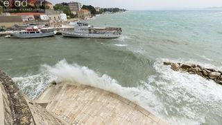 Đir po gradu 26. travnja 2017. Valovi u Foši Đir po gradu 26. travnja 2017. Valovi u Foši