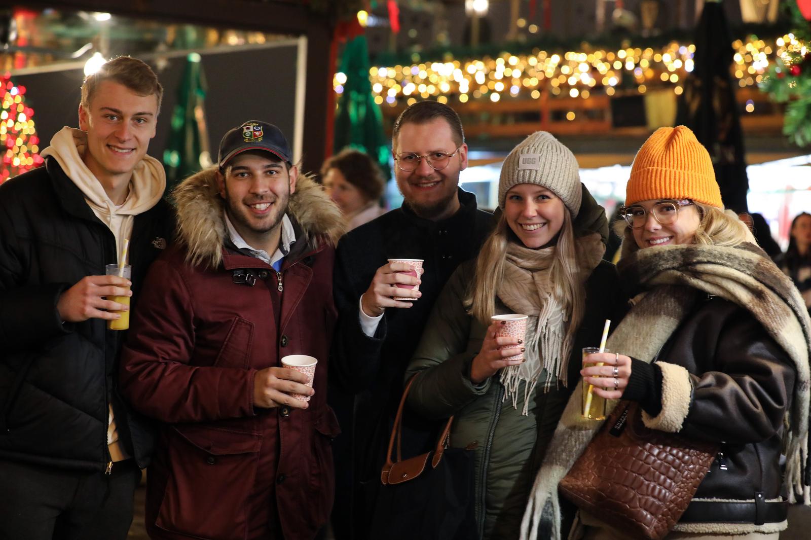 Zagrebački Advent ove godine pun je svjetla i šarenila