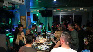 Songbusters i Elena Stella @ Famous Beach Bar & Grill Songbusters i Elena Stella @ Famous Beach Bar & Grill