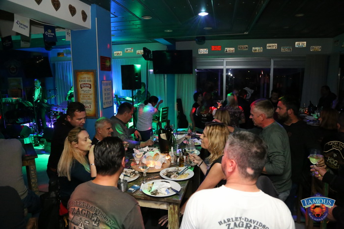 Songbusters i Elena Stella @ Famous Beach Bar & Grill Songbusters i Elena Stella @ Famous Beach Bar & Grill