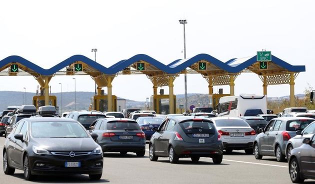 Zbog požara zatvorena autocesta A1 kod Pirovca: Neki vozači se okretali i vozili u suprotnom smjeru