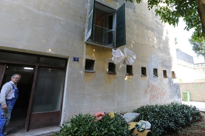 Podstanari uočili zmiju u stanu, nisu je pronašli pa su sav namještaj izbacili, foto: Filip Brala/PIXSELL Podstanari uočili zmiju u stanu, nisu je pronašli pa su sav namještaj izbacili, foto: Filip Brala/PIXSELL