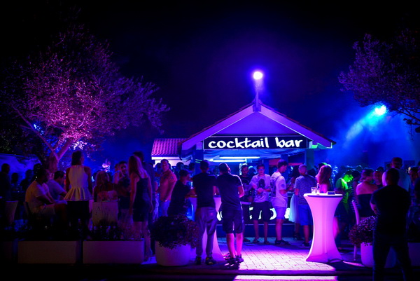 Odlična zabava u Noštromo i Vagabundo barovima na Viru