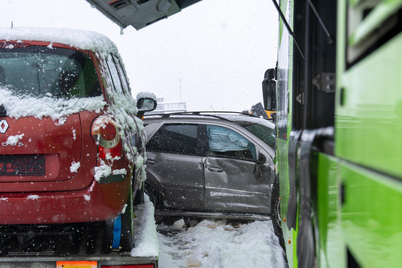 Lančani sudar autobusa i pet automobila kod Gospića