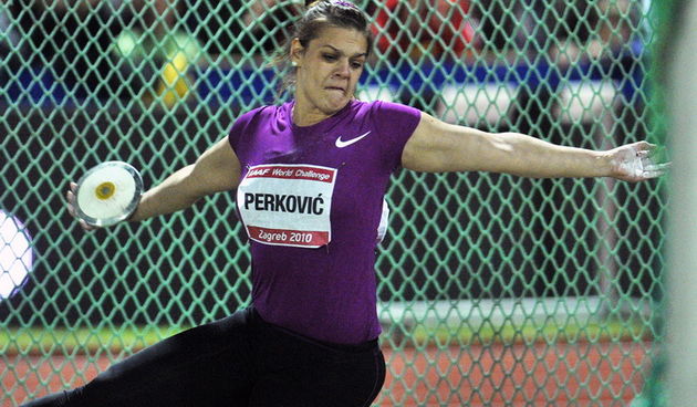Zagreb, 010910.
Sportski park Mladost.
IAAF, World Challenge Zagreb 2010, 60-ti jubilarni memorijal Borisa Hanzekovica, meeting u atletici.
Na slici: pobjednica u bacanju diska, hrvatska predstavnica Sandra Perkovic.
Foto: Boris Kovacev / CROPIX