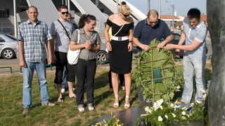 Mladez HDZ-a polozila vijenac na spomenik Kresimira Cosica