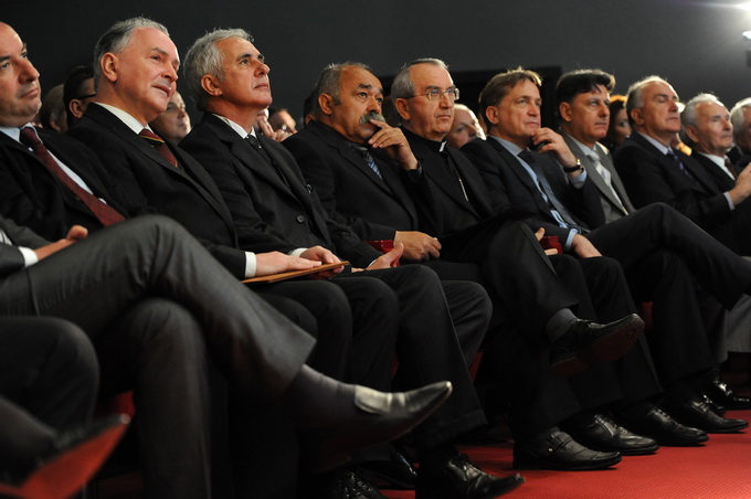 Zadar, 160413.
HNK Zadar. Obiljezavanje 20 godina zadarske zupanije.
Na fotografiji: detalj s proslave.
Foto: Luka Gerlanc / CROPIX Zadar, 160413.
HNK Zadar. Obiljezavanje 20 godina zadarske zupanije.
Na fotografiji: detalj s proslave.
Foto: Luka Gerlanc / CROPIX