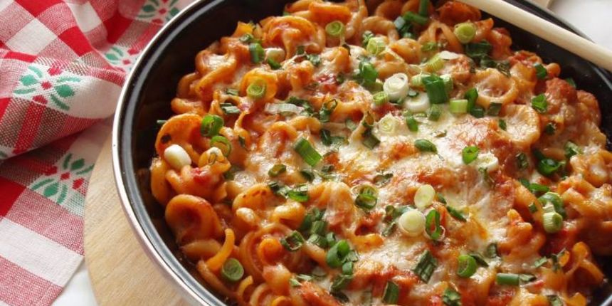 Ručak “u zadnji tren”: Pikantna tjestenina sa kobasicama Ručak “u zadnji tren”: Pikantna tjestenina sa kobasicama