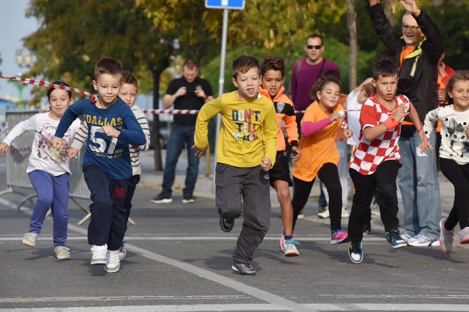 Šibenik: Dječja te utrke Šibenskih deset & Draženova četvorka povodom 53. rođendana Dražena Petrovića Šibenik: Dječja te utrke Šibenskih deset & Draženova četvorka povodom 53. rođendana Dražena Petrovića