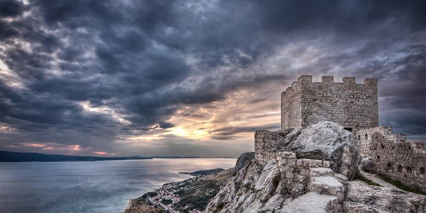 “Usamljeni divovi – kamena svjedočanstva” Tomislava Rosandića “Usamljeni divovi – kamena svjedočanstva” Tomislava Rosandića