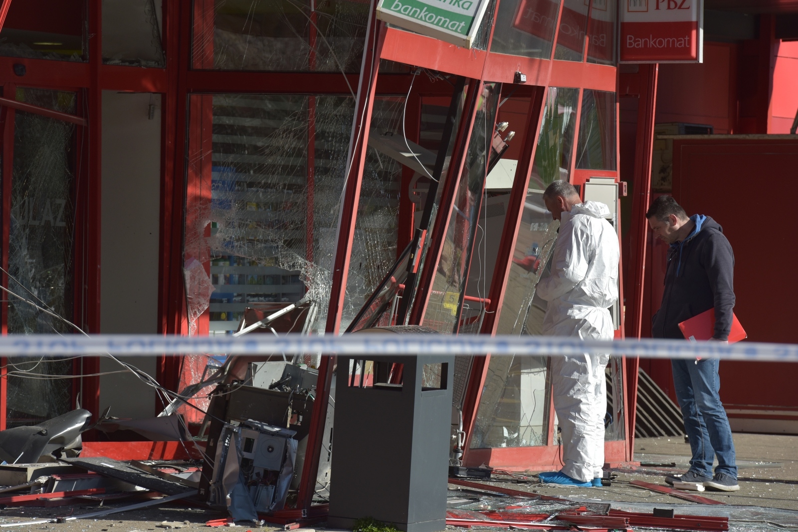 Raznesen bankomat u sklopu Plodina na Žmirićima Raznesen bankomat u sklopu Plodina na Žmirićima