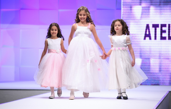 Zagreb, 040211. 
Arena Zagreb, Laniste.
13. Sajam vjencanja, velika modna revija sa modelima modne agencije Sandra. 
Na slici: Atelier Stella.
Foto: Biljana Gaurina / CROPIX