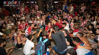 Čudesna noć: Velika fešta ulicama Zadra nakon plasmana Vatrenih u finale SP Čudesna noć: Velika fešta ulicama Zadra nakon plasmana Vatrenih u finale SP