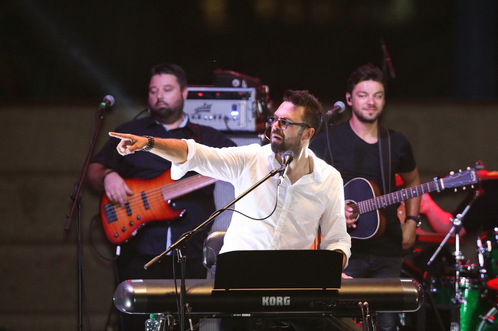 Fenomenalni Petar Grašo raspjevao i rasplesao Biograd Fenomenalni Petar Grašo raspjevao i rasplesao Biograd