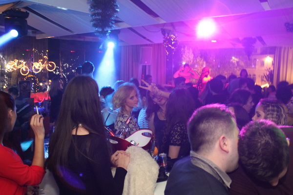 Vikend u Ledani Lounge & Baru: Red Hot Friday Night i Saturday White Fever. Vikend u Ledani Lounge & Baru: Red Hot Friday Night i Saturday White Fever.