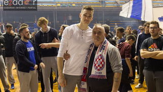 Humanitarno gledanje utakmice Zadar-Cibona (85-84) u Jazinama Humanitarno gledanje utakmice Zadar-Cibona (85-84) u Jazinama