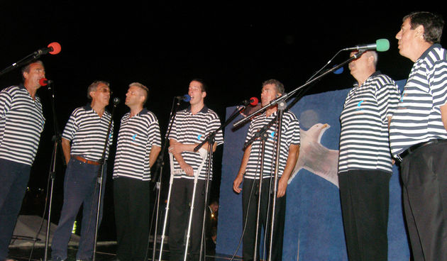 SUKOSAN, 13.08.2007. Trke tovarov, Noc svicarenja, klape Zapivajmo Kasijanu, vatromet
– klapa sukosan