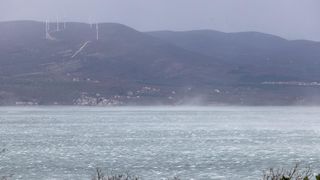 Posedarje: Olujna bura stvara probleme u prometu