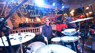 Tisuće Zadrana uživalo na krcatom Narodnom trgu i Tgu Petra Zoranića uz Tomislava Bralića i klapu Intrade Tisuće Zadrana uživalo na krcatom Narodnom trgu i Tgu Petra Zoranića uz Tomislava Bralića i klapu Intrade