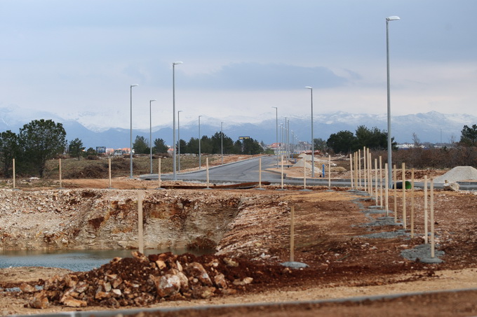 Zadar, Murvica, 210213.
Poslovna zona Murvica jug. Ulazak i radovi u poslovnoj zonu Murvica jug koja bi do ljeta trebala biti zavrsena. Radovi su u tijeku.
Foto: Jure Miskovic / CROPIX