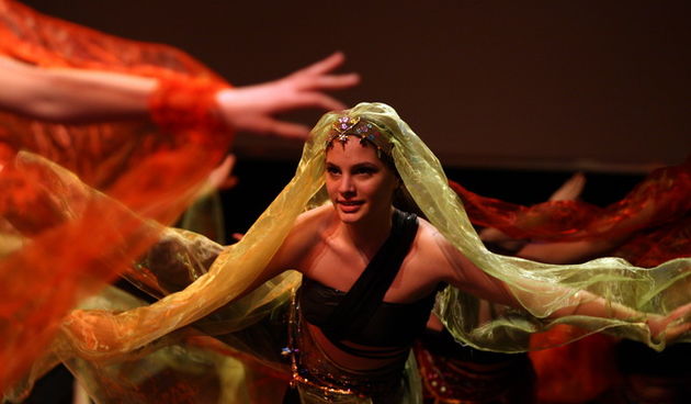 Zadar, 120512.
14 plesnih ansambala iz cijele Hrvatske nastupilo je vecaras na prvom Zadarskom plesnom festivalu. Organizatori ove plesne manifestacije koja je odrzana u Kazalistu lutaka su plesna udruga Gesta, Grad Zadar, Zadarska zupanija i Turisticka z