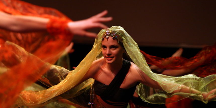 Zadar, 120512.
14 plesnih ansambala iz cijele Hrvatske nastupilo je vecaras na prvom Zadarskom plesnom festivalu. Organizatori ove plesne manifestacije koja je odrzana u Kazalistu lutaka su plesna udruga Gesta, Grad Zadar, Zadarska zupanija i Turisticka z Zadar, 120512.
14 plesnih ansambala iz cijele Hrvatske nastupilo je vecaras na prvom Zadarskom plesnom festivalu. Organizatori ove plesne manifestacije koja je odrzana u Kazalistu lutaka su plesna udruga Gesta, Grad Zadar, Zadarska zupanija i Turisticka z