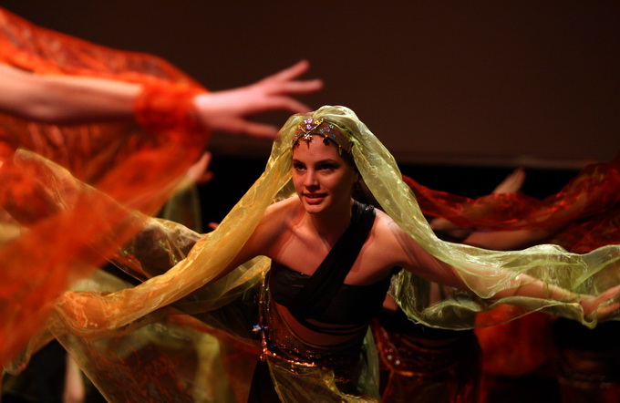 Zadar, 120512.
14 plesnih ansambala iz cijele Hrvatske nastupilo je vecaras na prvom Zadarskom plesnom festivalu. Organizatori ove plesne manifestacije koja je odrzana u Kazalistu lutaka su plesna udruga Gesta, Grad Zadar, Zadarska zupanija i Turisticka z Zadar, 120512.
14 plesnih ansambala iz cijele Hrvatske nastupilo je vecaras na prvom Zadarskom plesnom festivalu. Organizatori ove plesne manifestacije koja je odrzana u Kazalistu lutaka su plesna udruga Gesta, Grad Zadar, Zadarska zupanija i Turisticka z