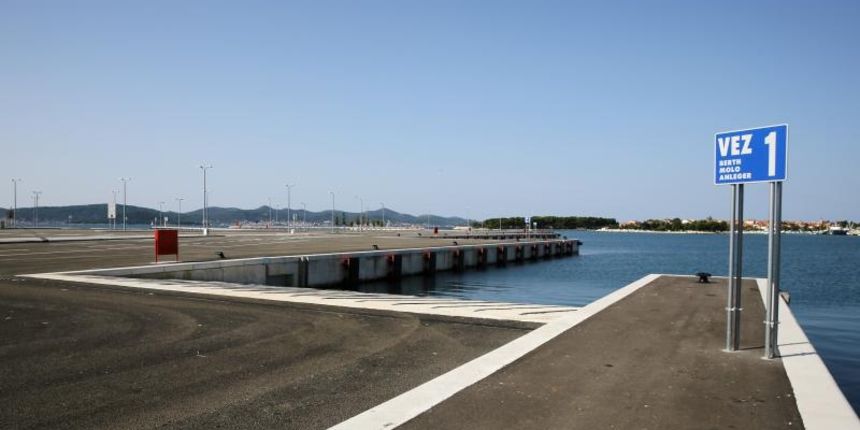 10.10.2014., Zadar – Povodom zavrsetka radova na privremenoj zgradi putnickog terminala u luci Gaženica odrzana je konferencija za novinare koju predvode Kresimir Rendeli, Igor Pukec i Emil Bilic. Photo: Filip Brala/PIXSELL 10.10.2014., Zadar – Povodom zavrsetka radova na privremenoj zgradi putnickog terminala u luci Gaženica odrzana je konferencija za novinare koju predvode Kresimir Rendeli, Igor Pukec i Emil Bilic. Photo: Filip Brala/PIXSELL