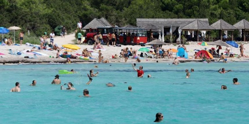 Ljetni dana na dugootočkoj plaži Sakarun, biseru Mediterana s prekrasnim tirkiznim morem, Foto: Filip Brala/PIXSELL Ljetni dana na dugootočkoj plaži Sakarun, biseru Mediterana s prekrasnim tirkiznim morem, Foto: Filip Brala/PIXSELL