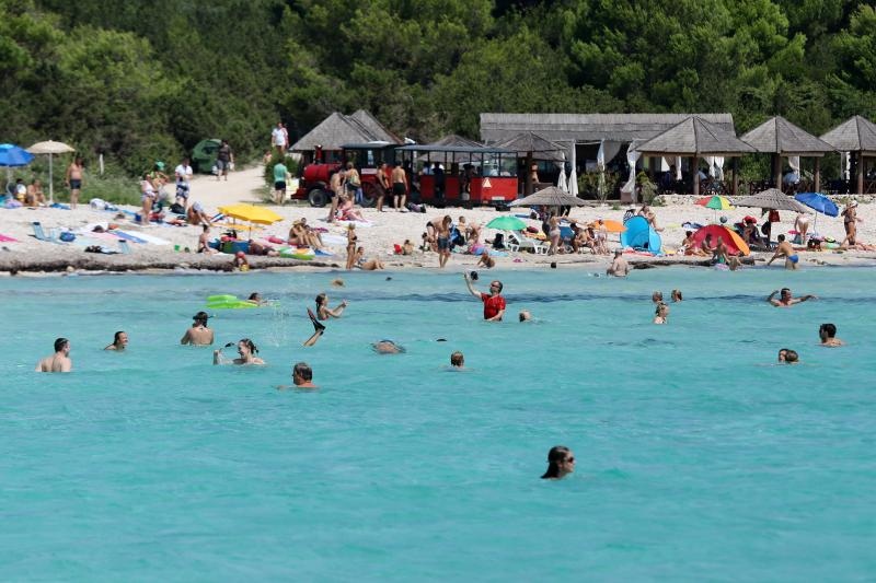 Ljetni dana na dugootočkoj plaži Sakarun, biseru Mediterana s prekrasnim tirkiznim morem, Foto: Filip Brala/PIXSELL Ljetni dana na dugootočkoj plaži Sakarun, biseru Mediterana s prekrasnim tirkiznim morem, Foto: Filip Brala/PIXSELL