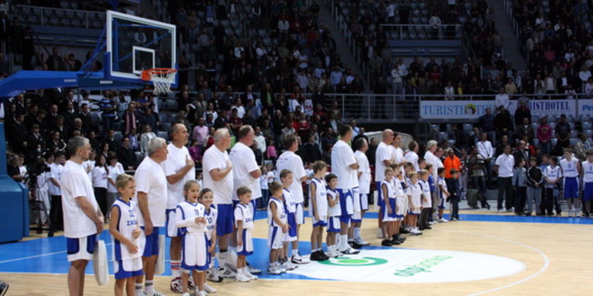 KK Zadar – Real Madrid, umirovljenje dresova 10 (Giuseppe Giergia) i 11 (Kresimir Cosic), Foto; Mladen Malik KK Zadar – Real Madrid, umirovljenje dresova 10 (Giuseppe Giergia) i 11 (Kresimir Cosic), Foto; Mladen Malik