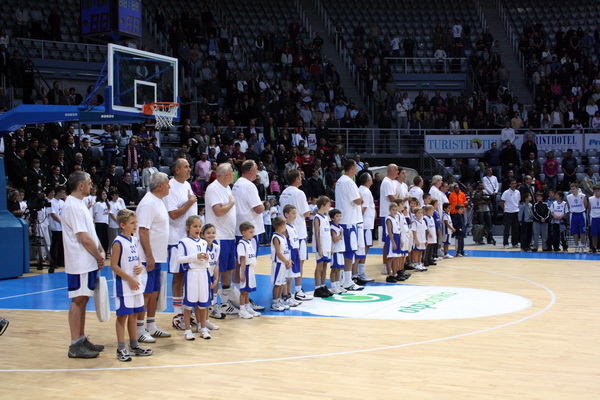 KK Zadar – Real Madrid, umirovljenje dresova 10 (Giuseppe Giergia) i 11 (Kresimir Cosic), Foto; Mladen Malik KK Zadar – Real Madrid, umirovljenje dresova 10 (Giuseppe Giergia) i 11 (Kresimir Cosic), Foto; Mladen Malik