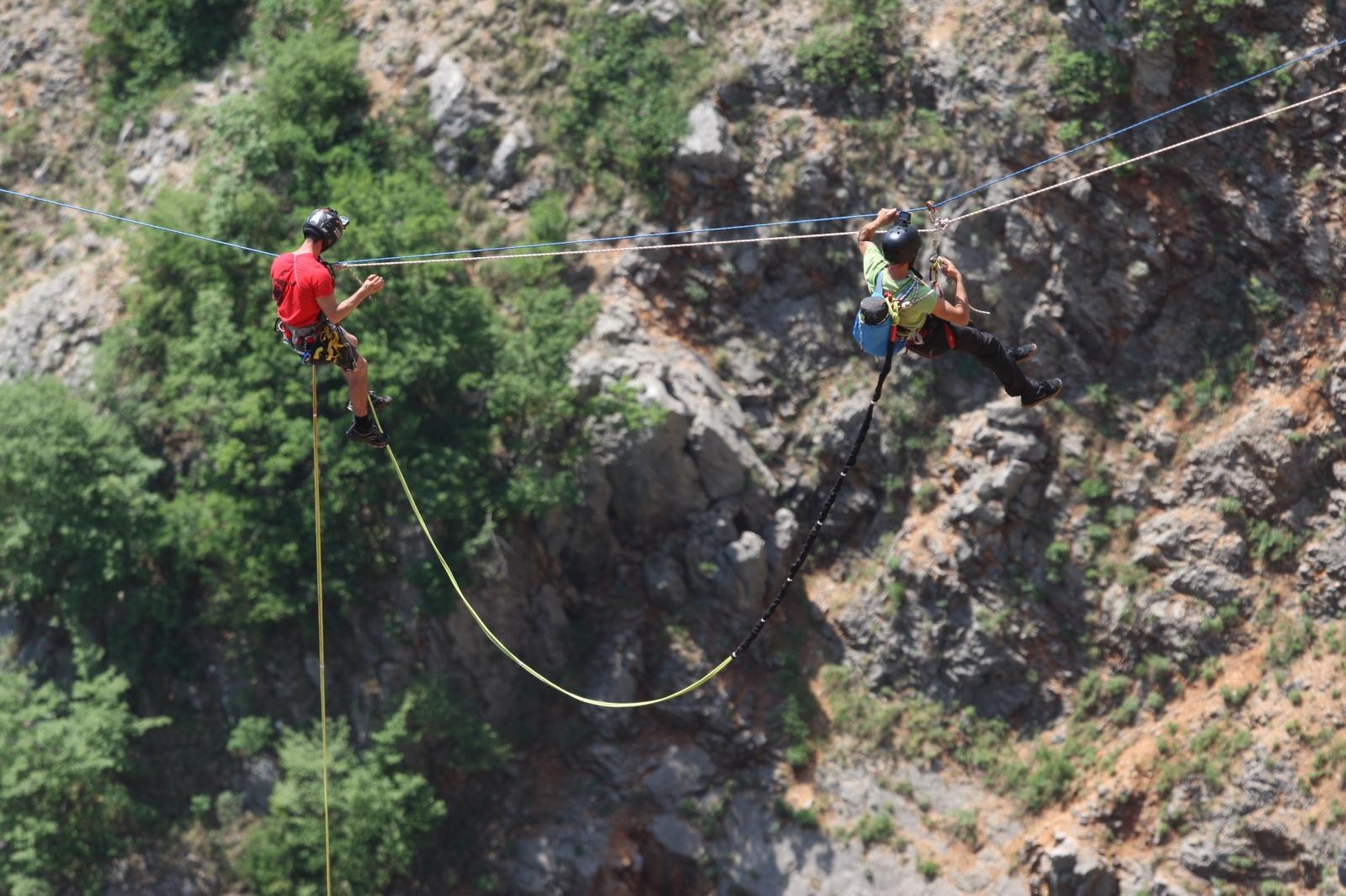Rap jumping, Crveno jezero