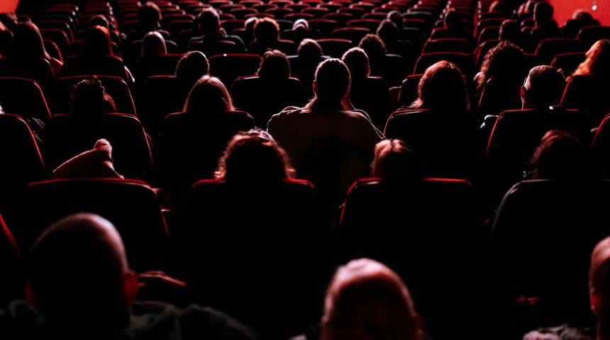 publika u kinu film gledatelji kino publika u kinu film gledatelji kino