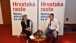 Boris Lalovac sudjelovao je na SDP-ovoj predizbornoj tribini u hotelu Kolovare te je odgovarao na pitanja okupljenih građana, Foto: Dino Stanin/PIXSELL Boris Lalovac sudjelovao je na SDP-ovoj predizbornoj tribini u hotelu Kolovare te je odgovarao na pitanja okupljenih građana, Foto: Dino Stanin/PIXSELL