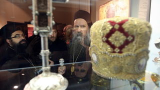 Zadar, 170513.
Crkva sv Ilije, Poluotok.
Veceras je otvorena sakralna riznica pravoslavne crkve sv. Ilije – vrijedne umjetnine i galerija ikona. Javnosti ju je predstavio episkop dalmatinski Fotije. Riznica je obnovljena sredstvima Ministarstva kultur Zadar, 170513.
Crkva sv Ilije, Poluotok.
Veceras je otvorena sakralna riznica pravoslavne crkve sv. Ilije – vrijedne umjetnine i galerija ikona. Javnosti ju je predstavio episkop dalmatinski Fotije. Riznica je obnovljena sredstvima Ministarstva kultur