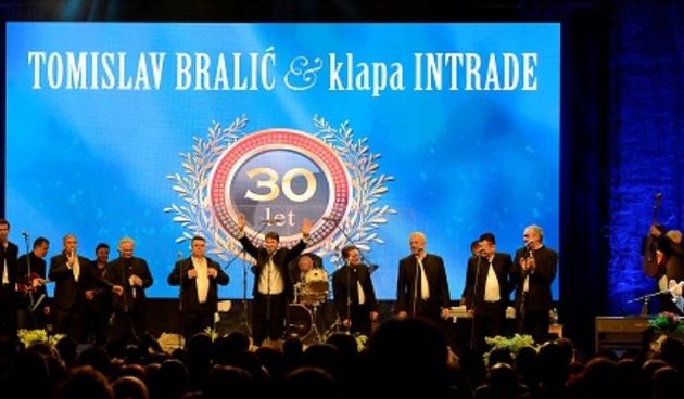 Tomislav Bralić i klapa Intrade proslavili 30. rođendan u Tivoliju